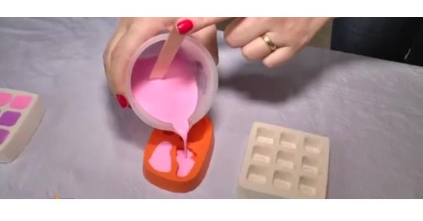 como derreter sabonete para fazer lembrancinha